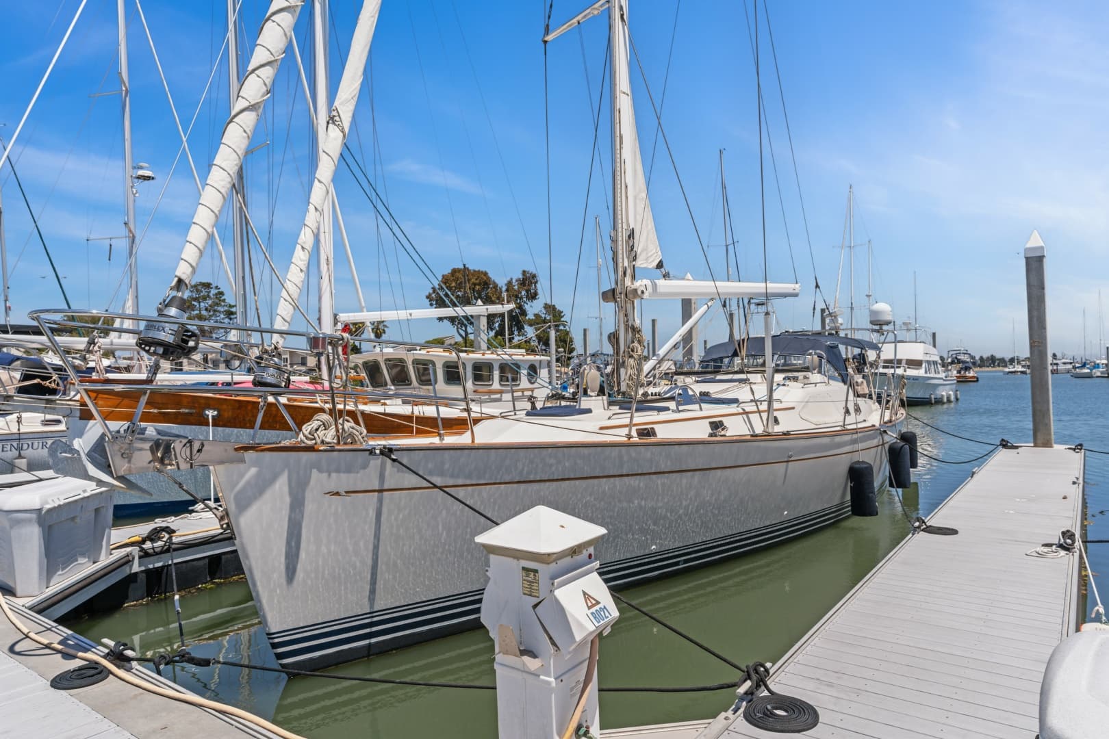 2009 Passport — 2009 · 51' · 2 Cabins · Pre-Owned
