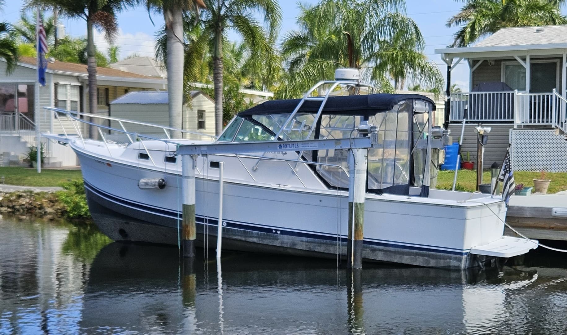 2000 Mainship Pilot 30 — 2000 · 33' · Pre-Owned
