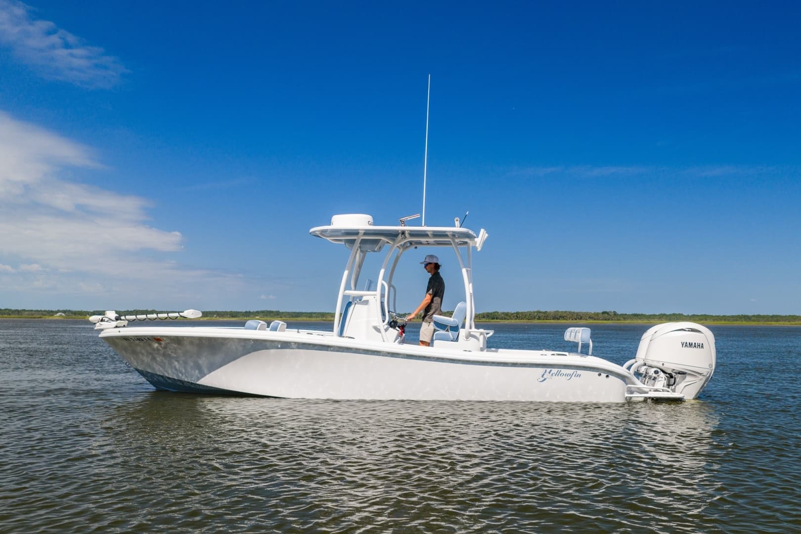 2025 Yellowfin Hybrid — 2025 · 26' · Pre-Owned
