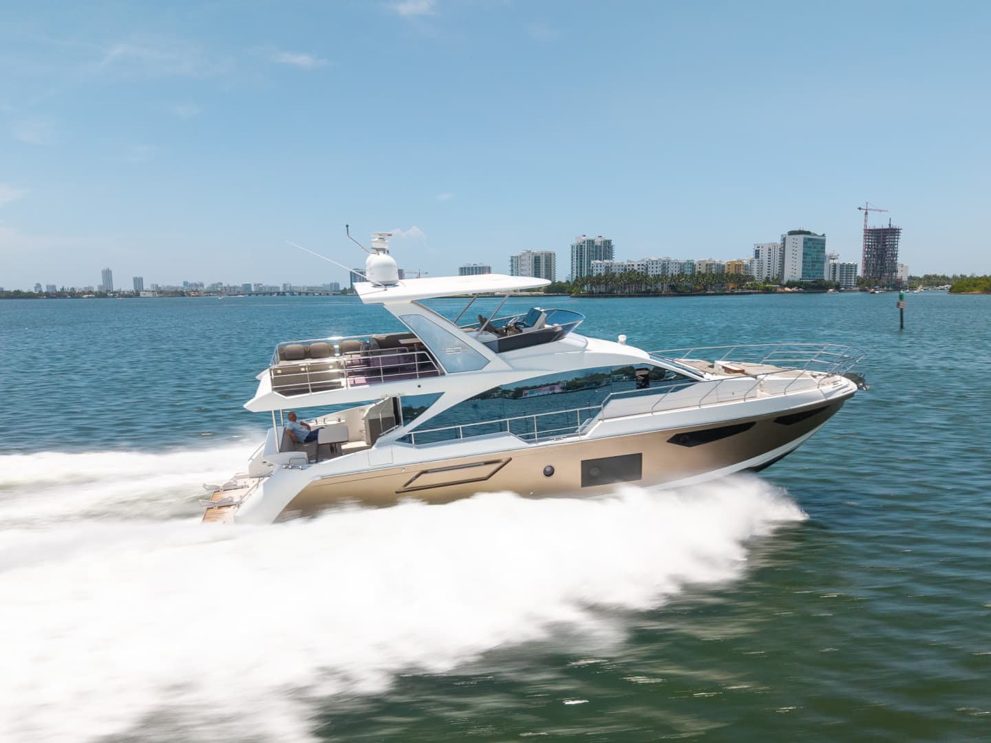 2018 Azimut 60 Flybridge — 2018 · 60' · Pre-Owned