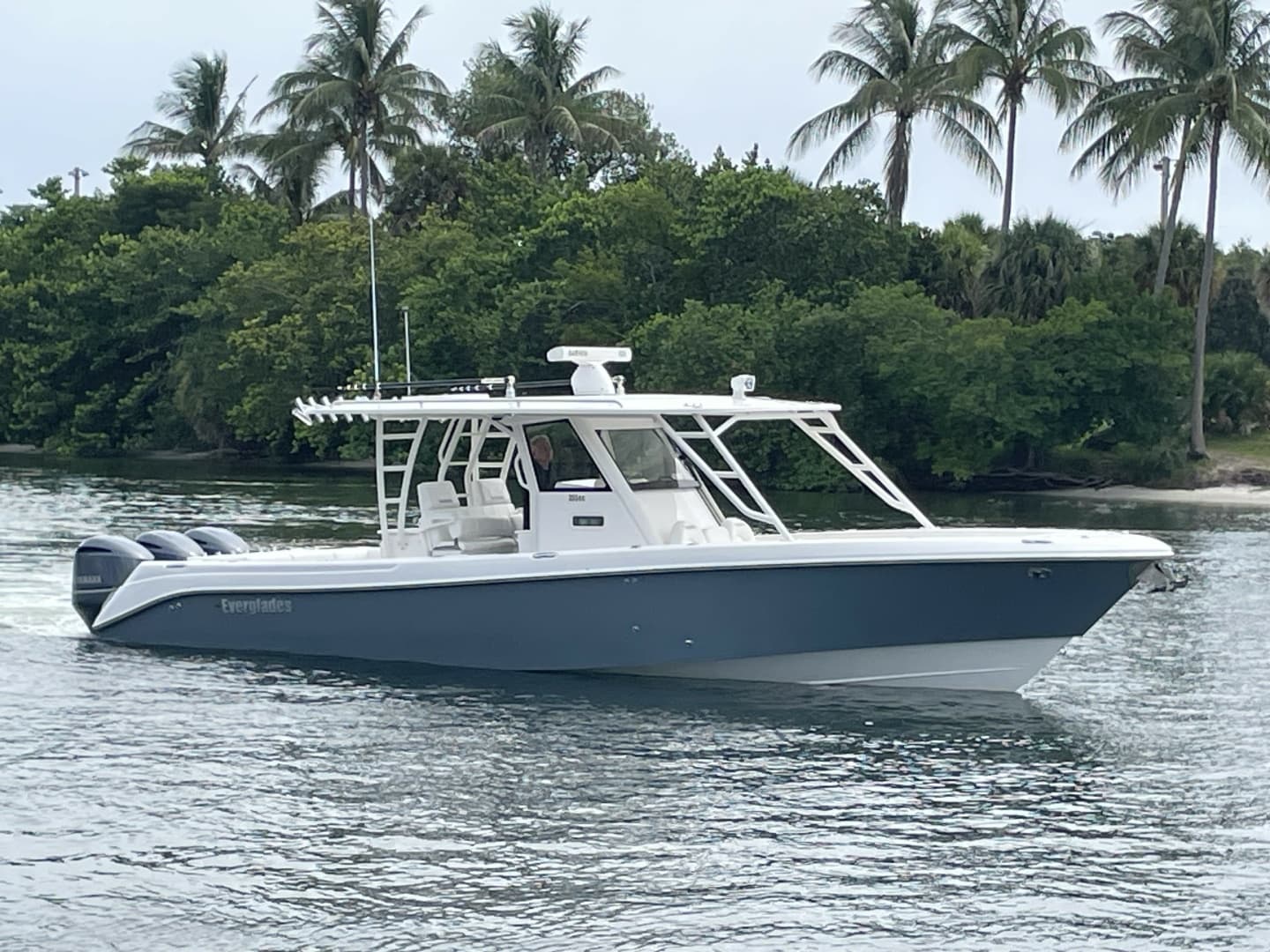 2015 Everglades 355CCX — 2015 · 38' · Pre-Owned