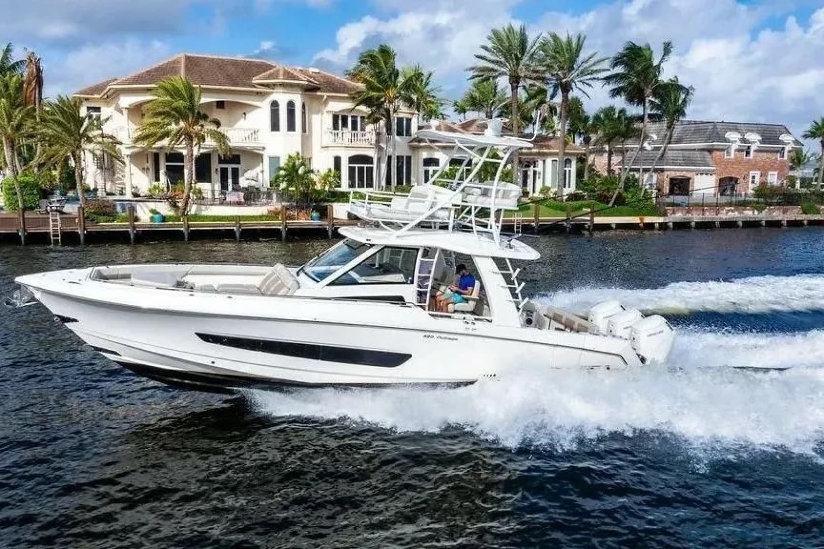 2022 Boston Whaler — 2022 · 42' · Pre-Owned