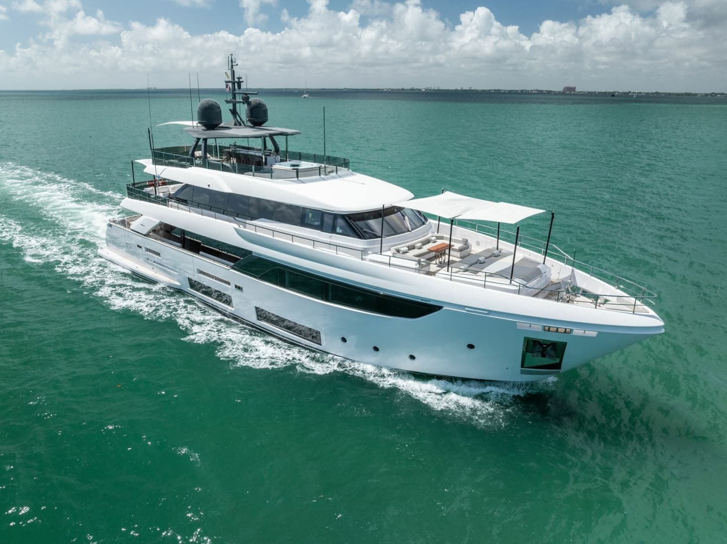 LUMPASAURUS — 2023 · 108' · 5 Cabins · Pre-Owned