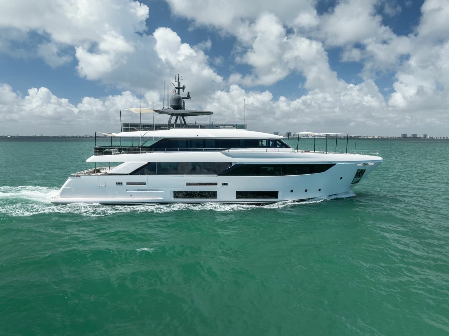 LUMPASAURUS — 2023 · 108' · 5 Cabins · Pre-Owned