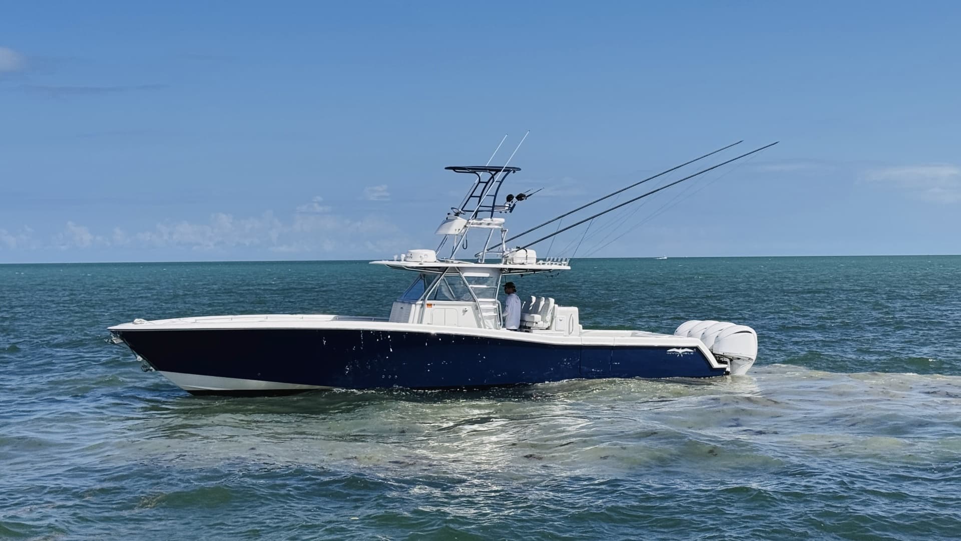 2013 Invincible Open Fisherman — 2013 · 42' · Pre-Owned