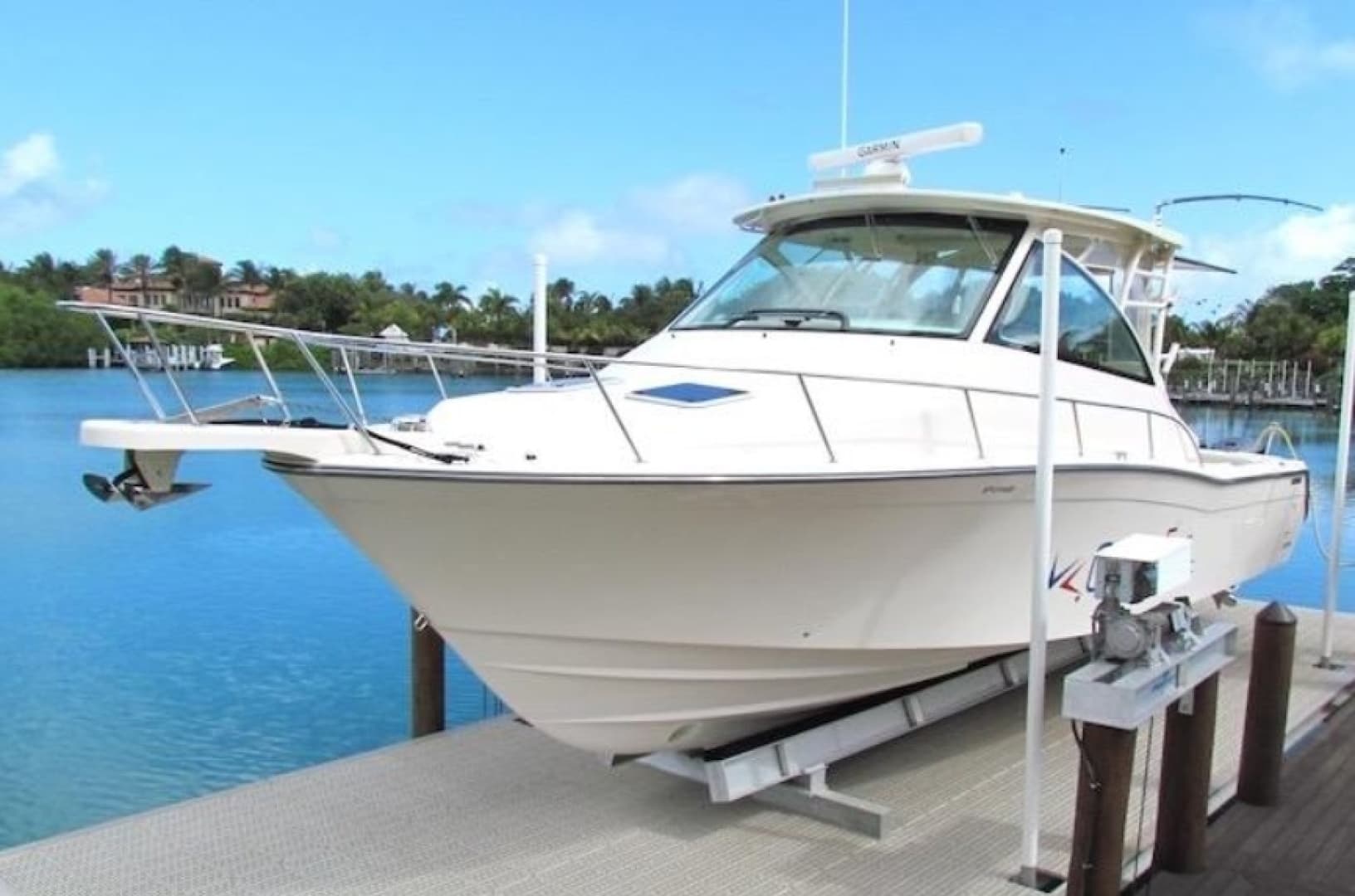 2019 Grady-White 370 Express — 2019 · 37' · 1 Cabin · Pre-Owned