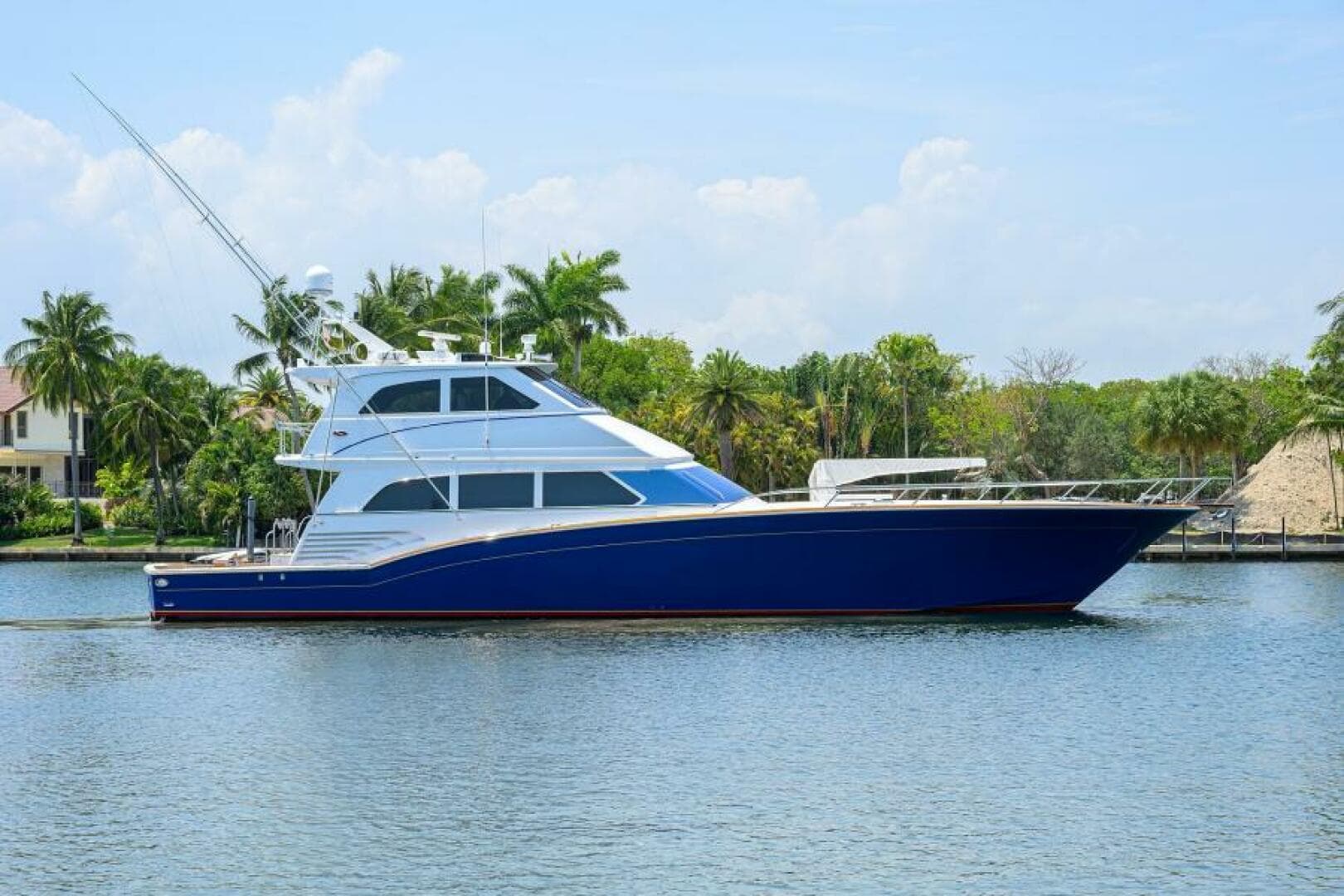 Junior — 2004 · 82' · 3 Cabins · Pre-Owned