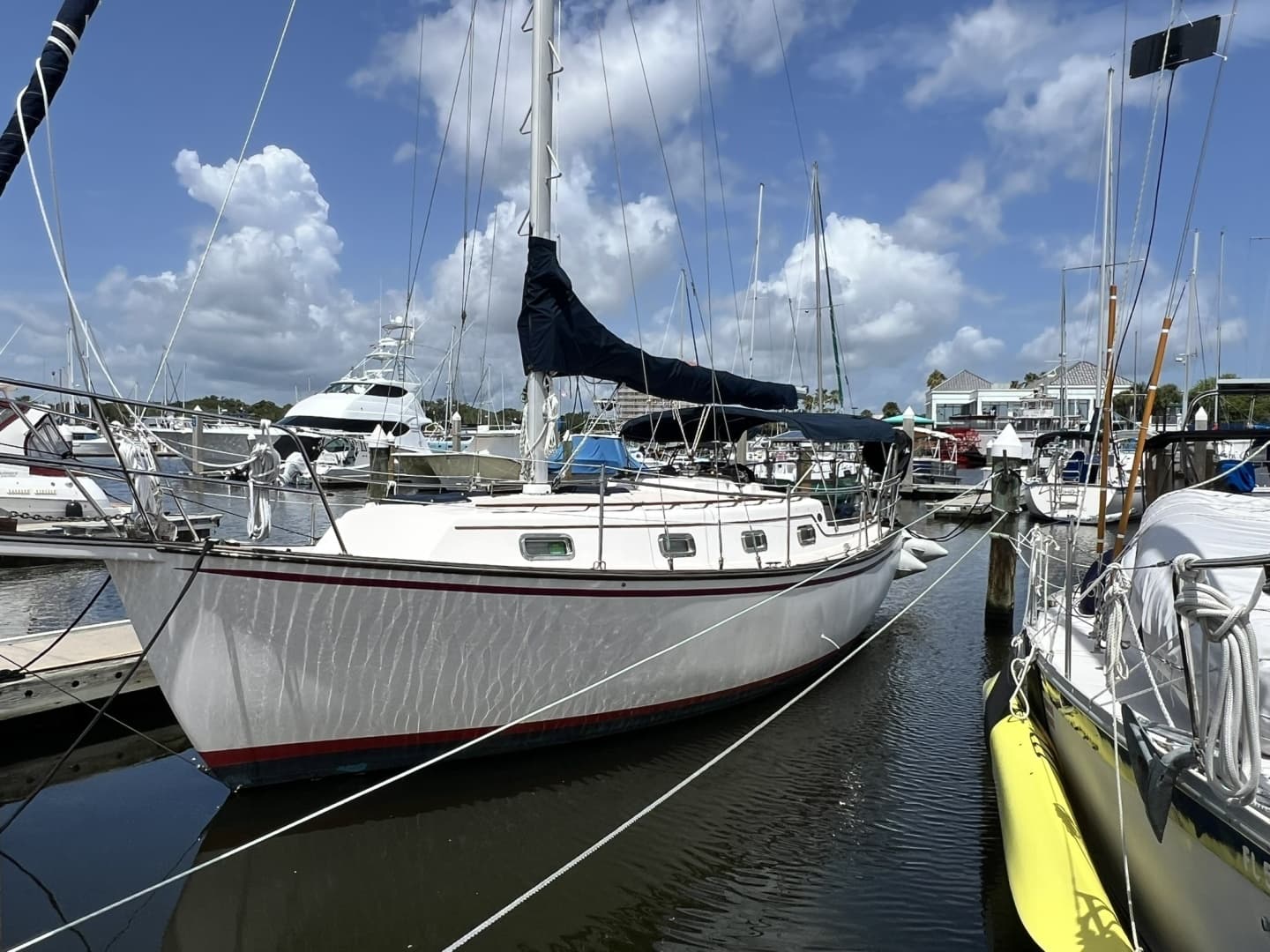 Lazy Susan — 1987 · 34' · 2 Cabins · Pre-Owned
