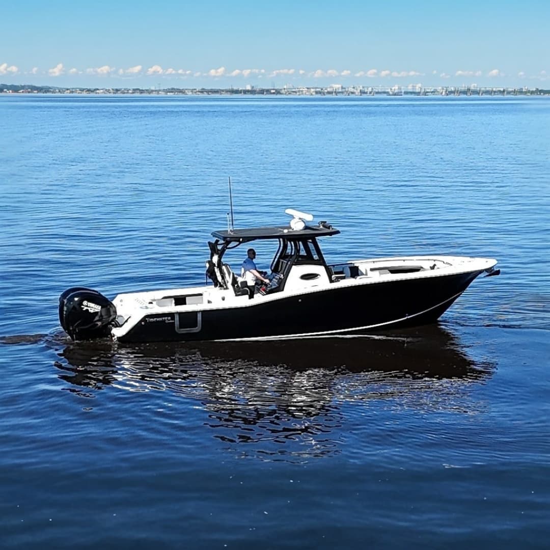 Sunset Chaser — 2023 · 32' · Pre-Owned