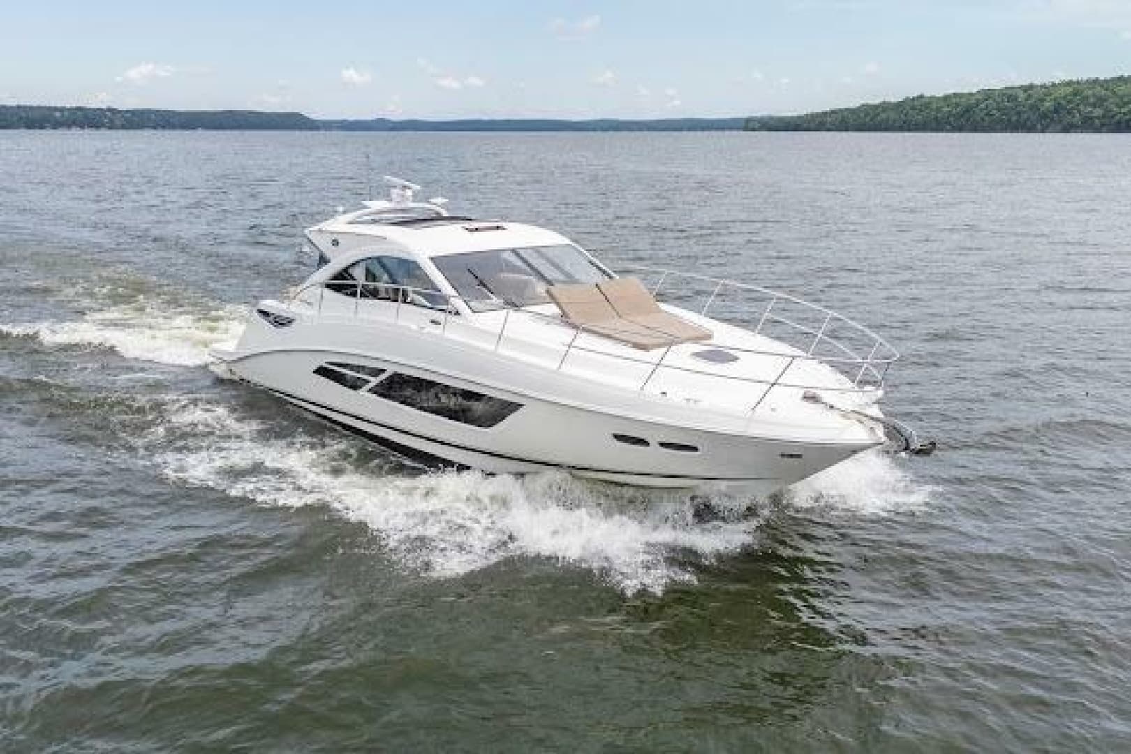 2016 Sea Ray Sundancer 510 — 2016 · 50' · Pre-Owned