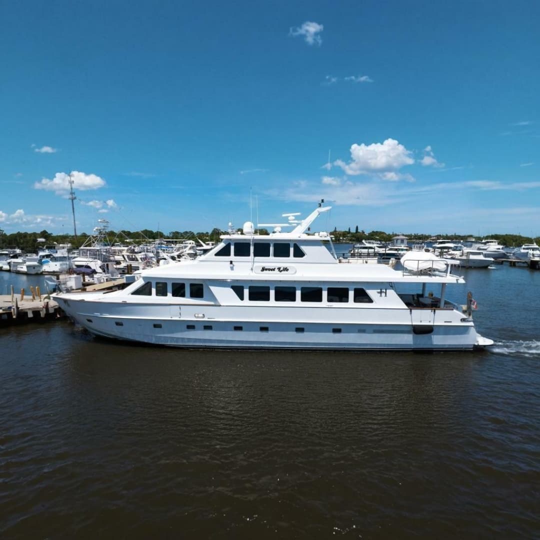 Sweet Life — 2001 · 94' · 2 Cabins · Pre-Owned