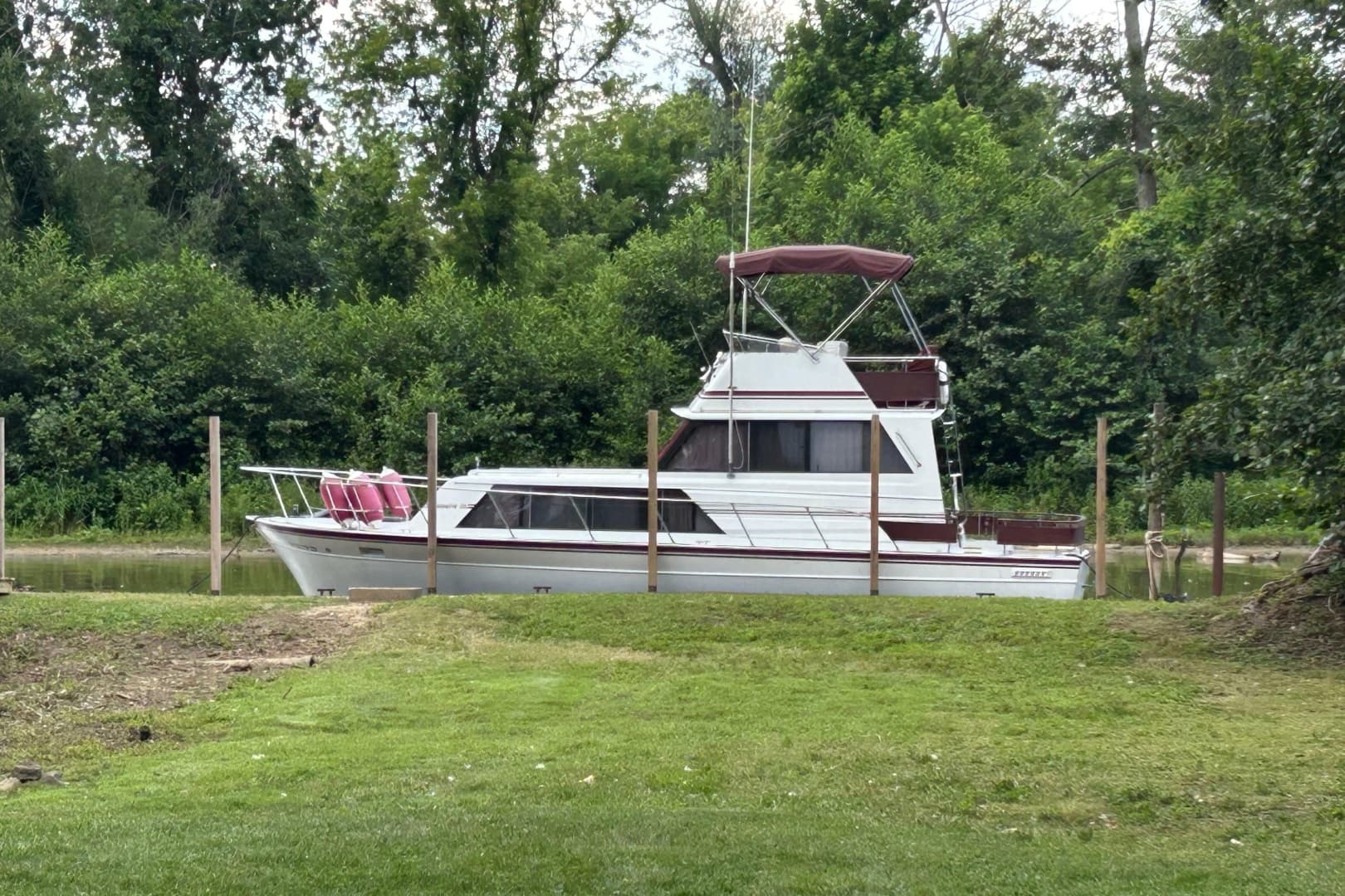 1989 Marinette 32 Sedan Flybridge — 1989 · 32' · Pre-Owned