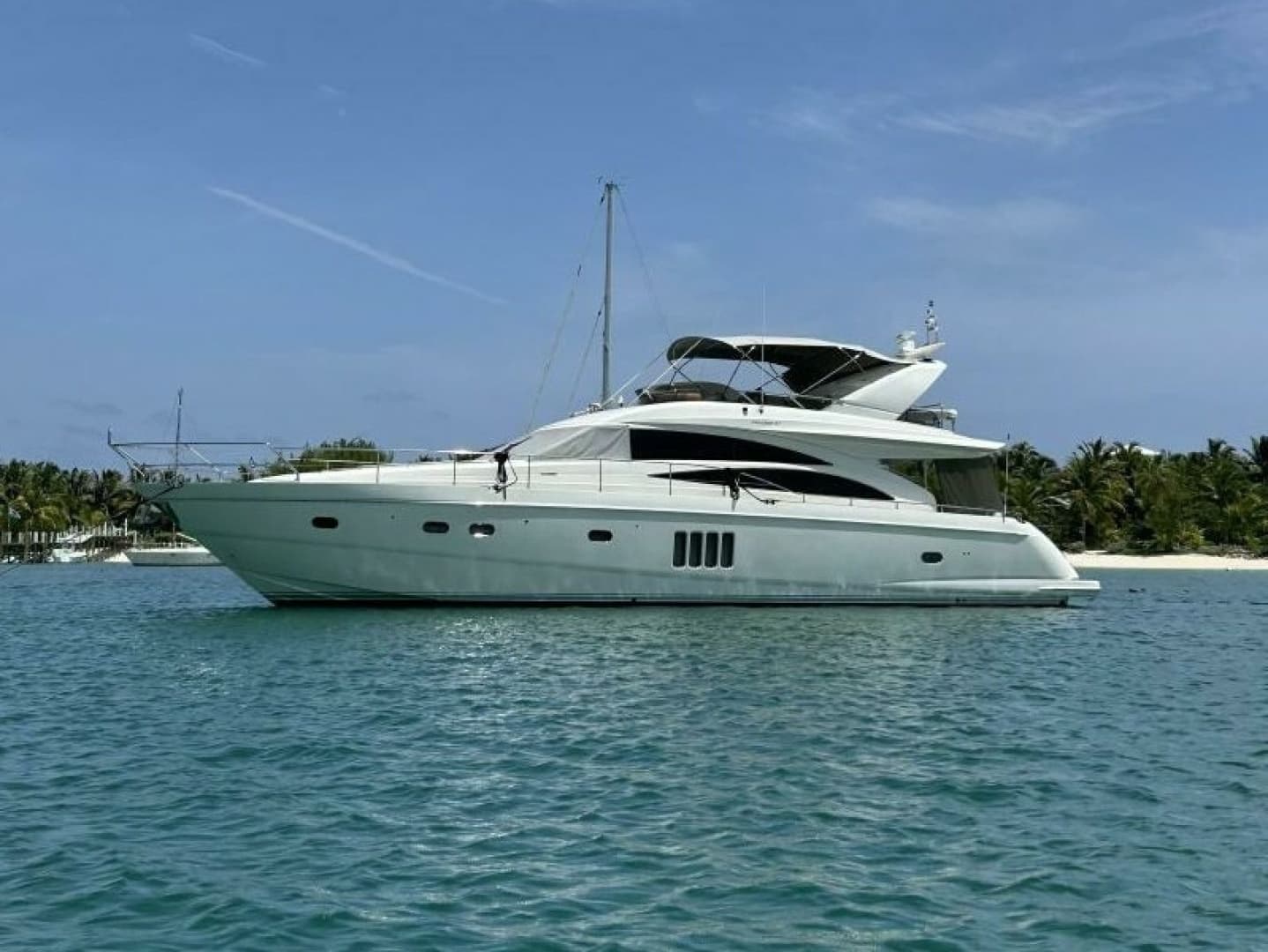 Uniq III — 2008 · 67' · 3 Cabins · Pre-Owned