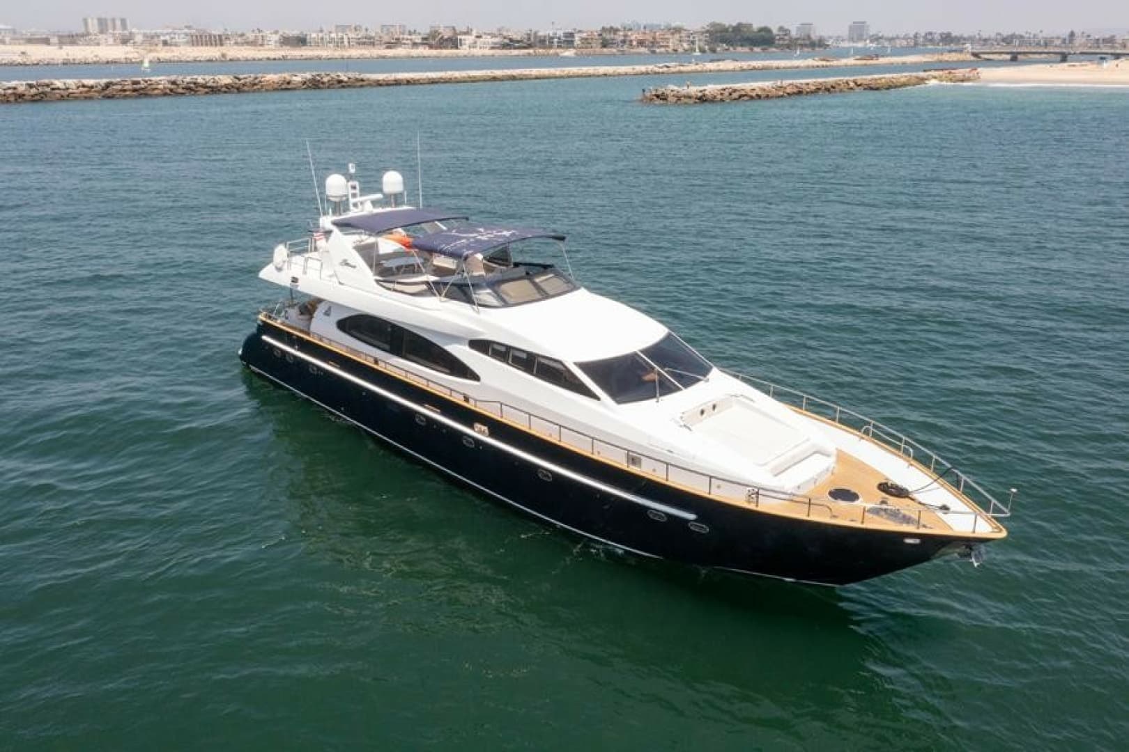 Gravity — 2000 · 85' · 4 Cabins · Pre-Owned