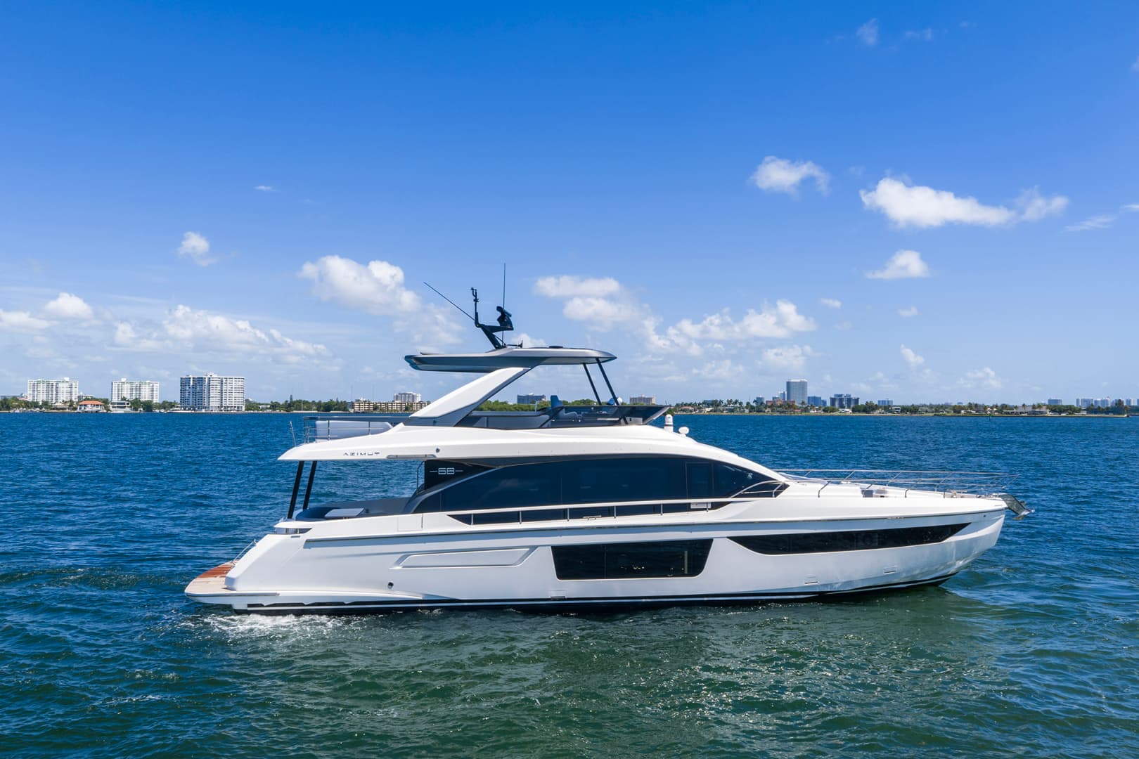 2025 Azimut 68 FLY — 2025 · 68' · Pre-Owned