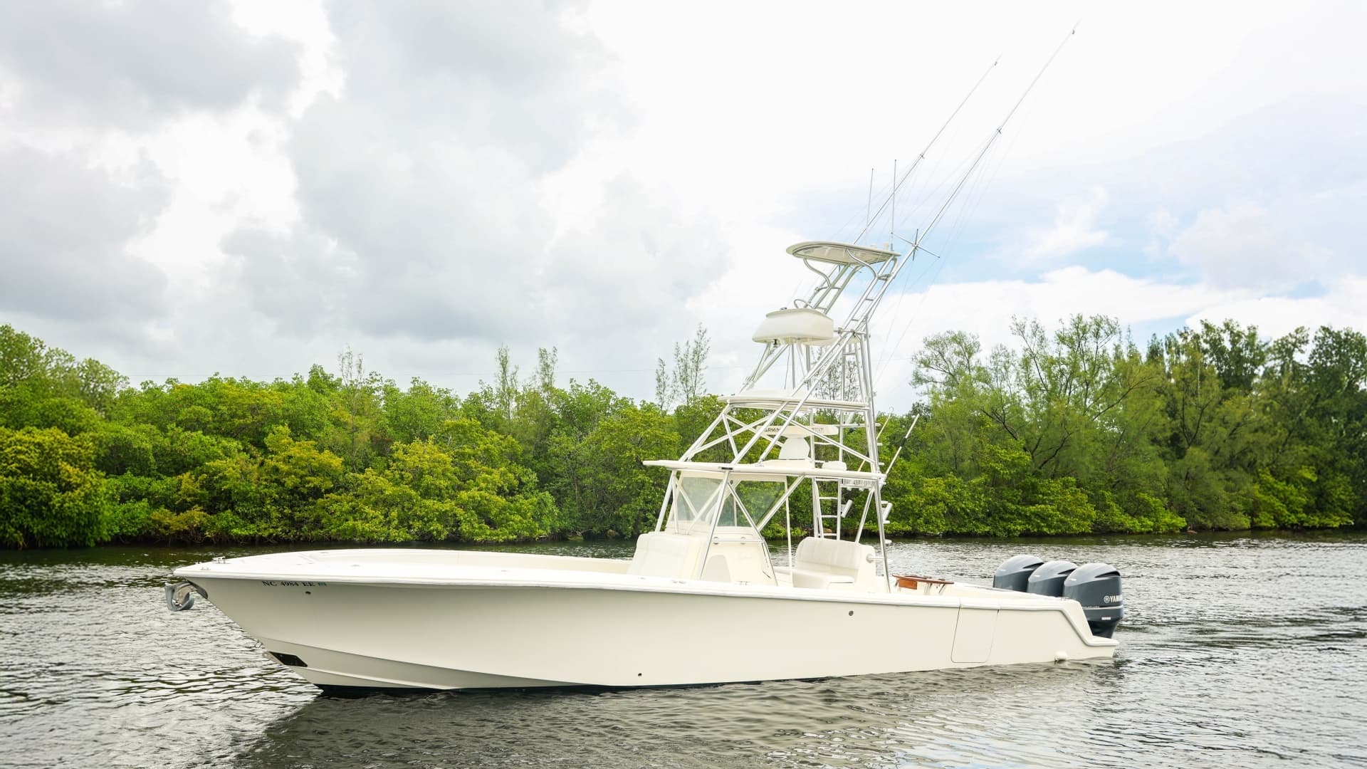 Sea Smoke — 2016 · 39' · Pre-Owned