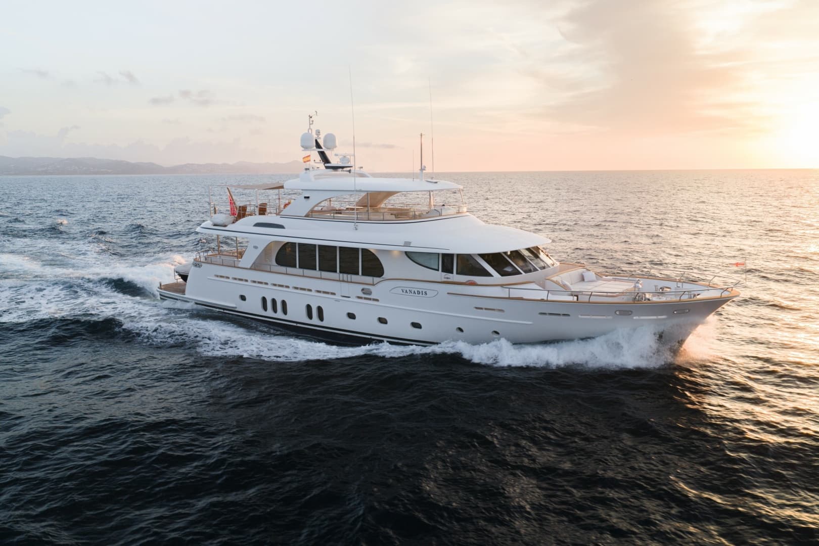 VANADIS — 2019 · 102' · 3 Cabins · Pre-Owned