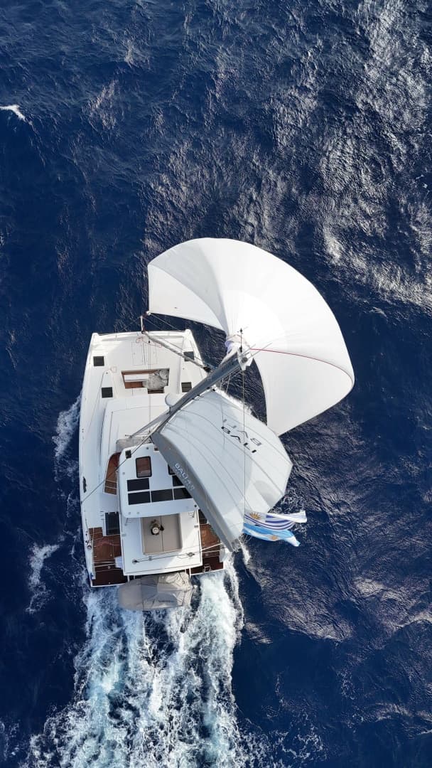 URI — 2025 · 48' · 5 Cabins · Pre-Owned
