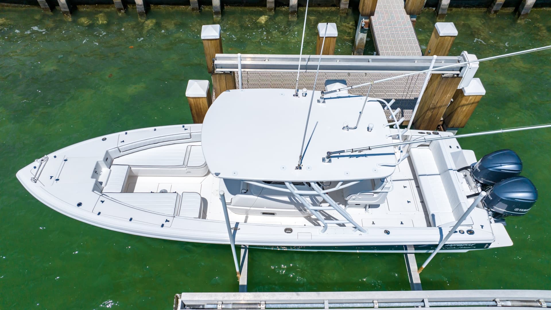 2011 Intrepid — 2011 · 32' · Pre-Owned