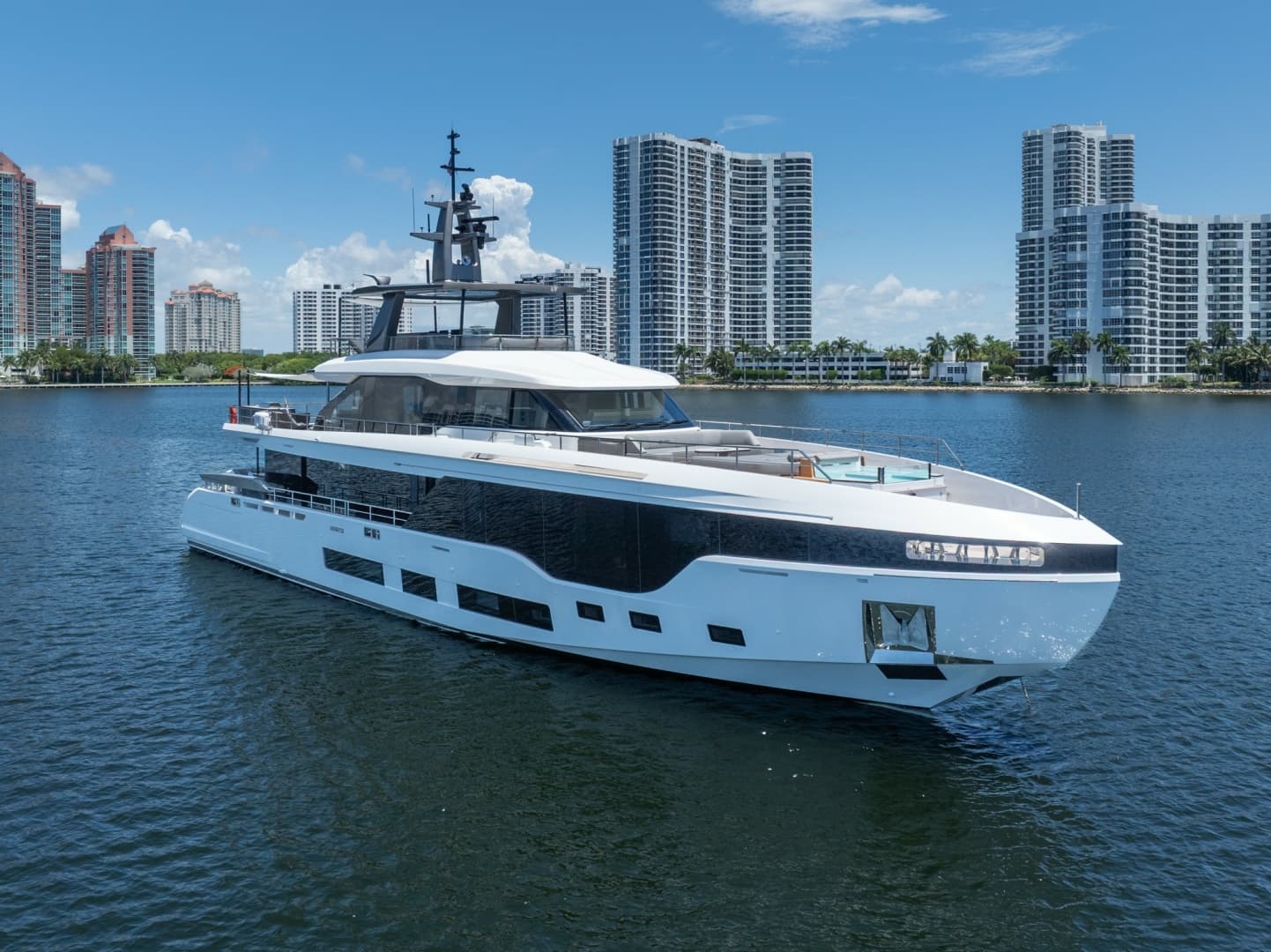 Dream — 2026 · 116' · 5 Cabins · Pre-Owned