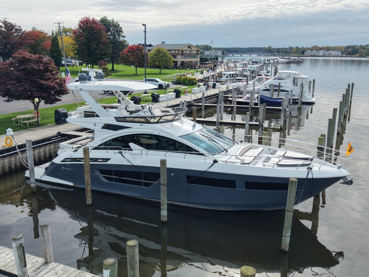 2019 Cruisers 60 FLY — 2019 · 54' · 3 Cabins · Pre-Owned