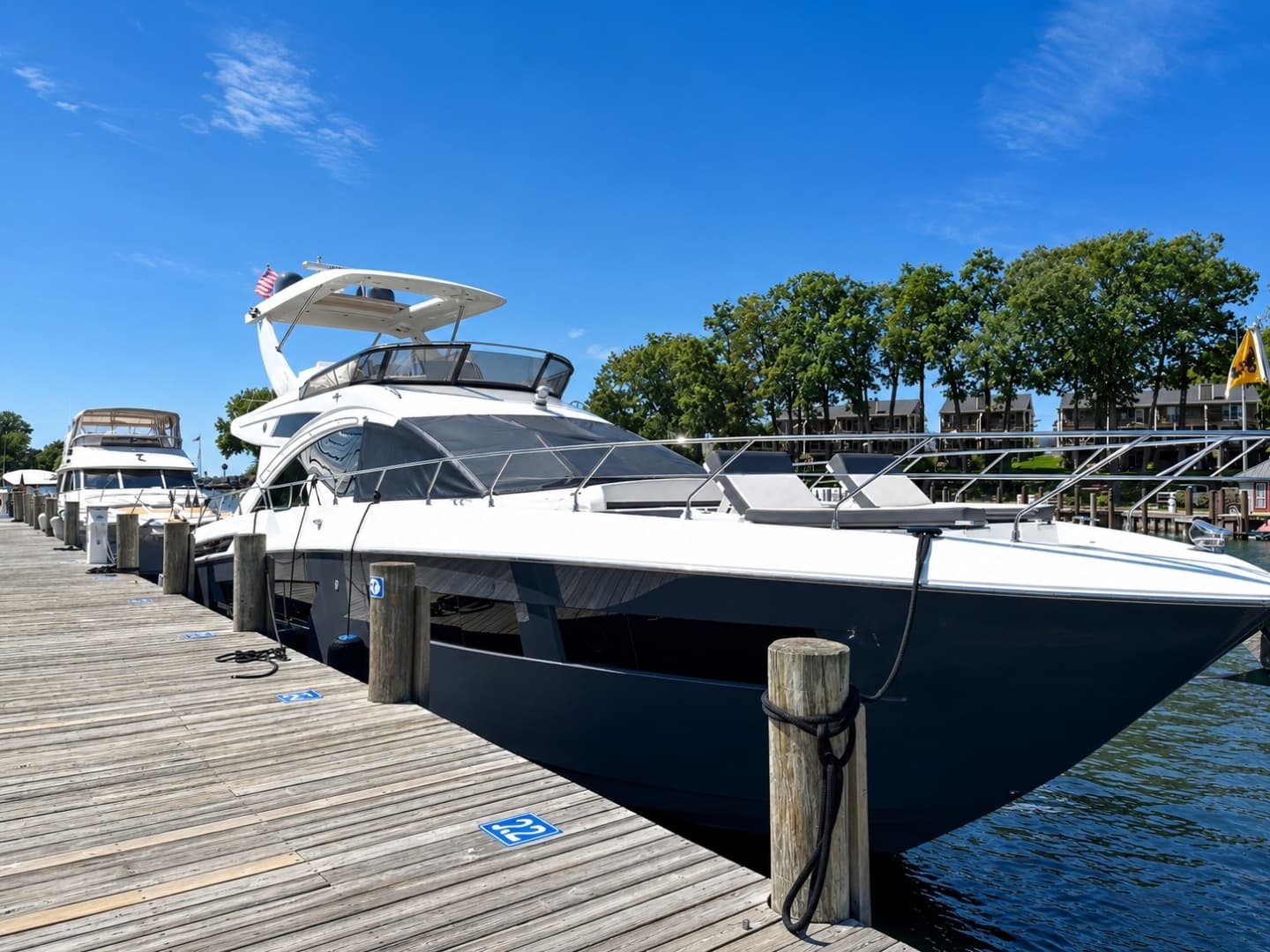 2019 Cruisers 60 FLY — 2019 · 54' · 3 Cabins · Pre-Owned