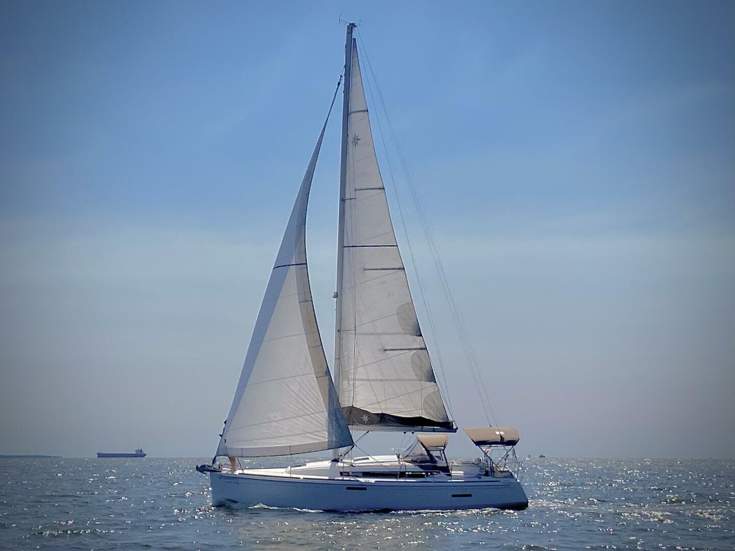 Polaris — 2015 · 37' · 2 Cabins · Pre-Owned