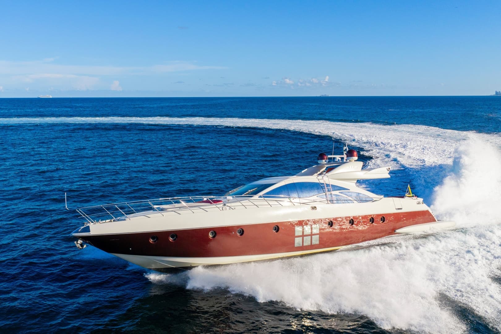 UNICO — 2009 · 86' · 2 Cabins · Pre-Owned