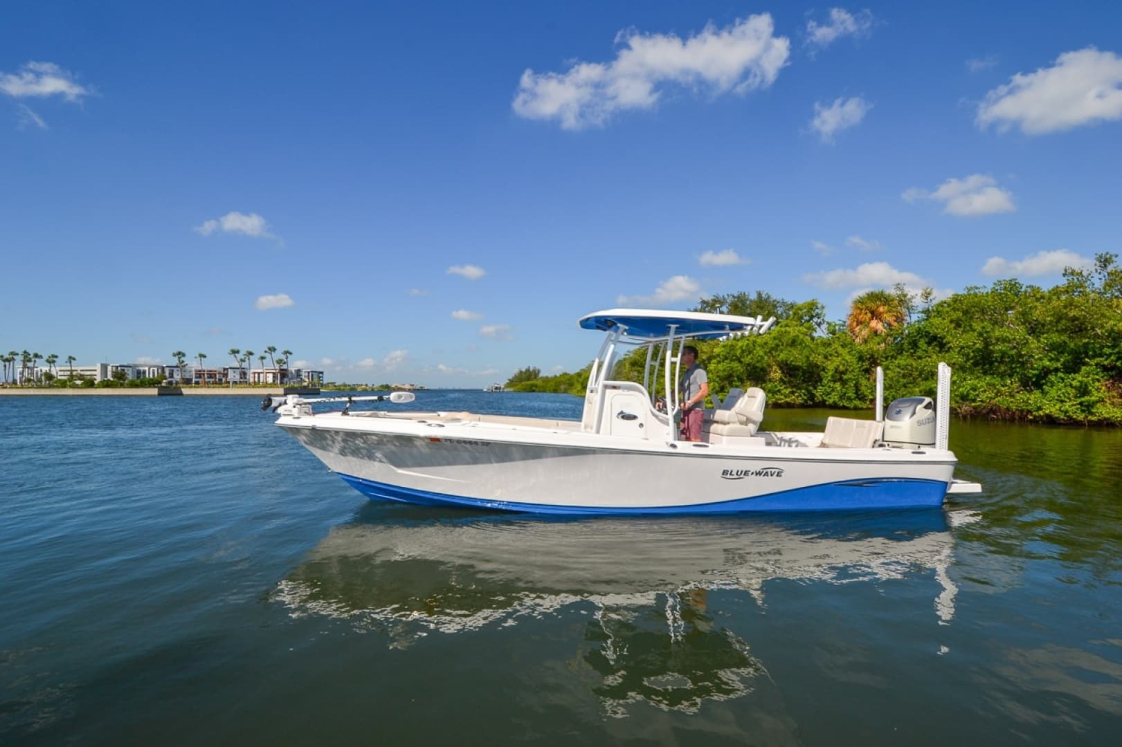 2020 Blue Wave 2800 Makaira — 2020 · 28' · Pre-Owned