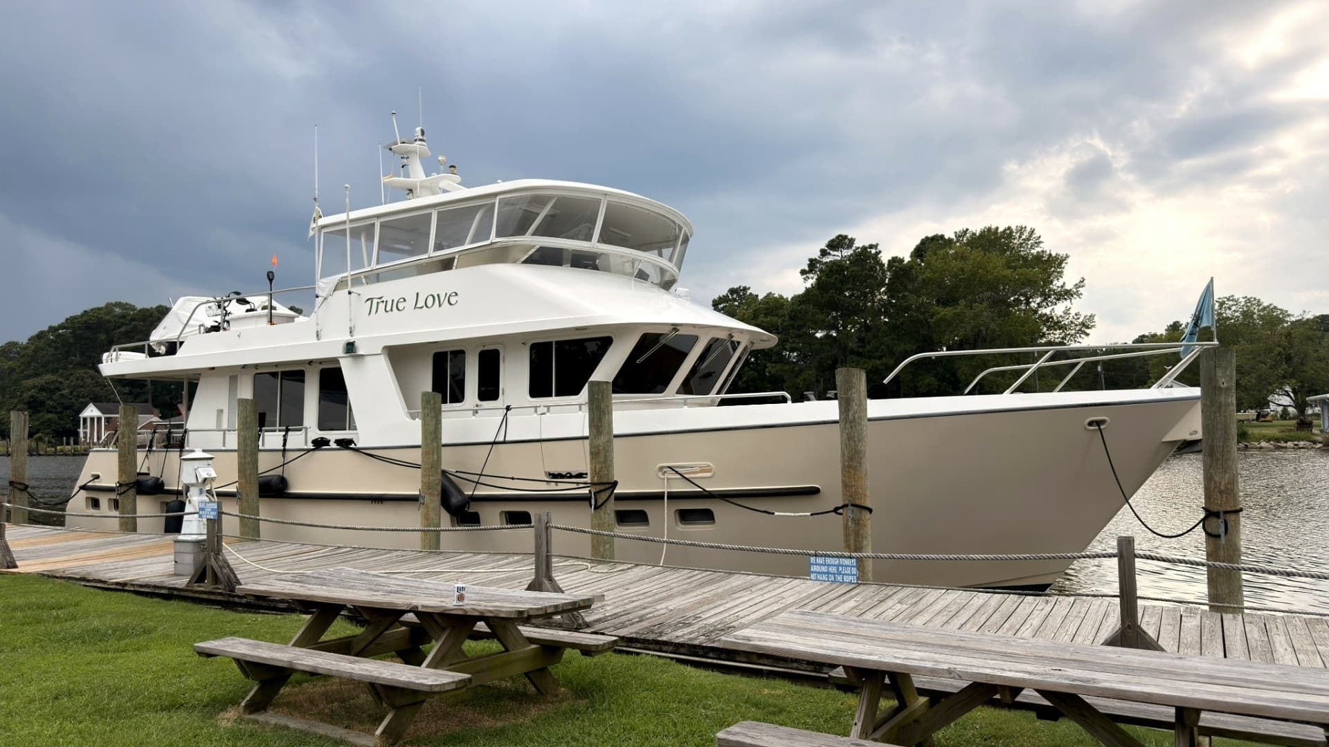 2005 Custom — 2005 · 73' · Pre-Owned