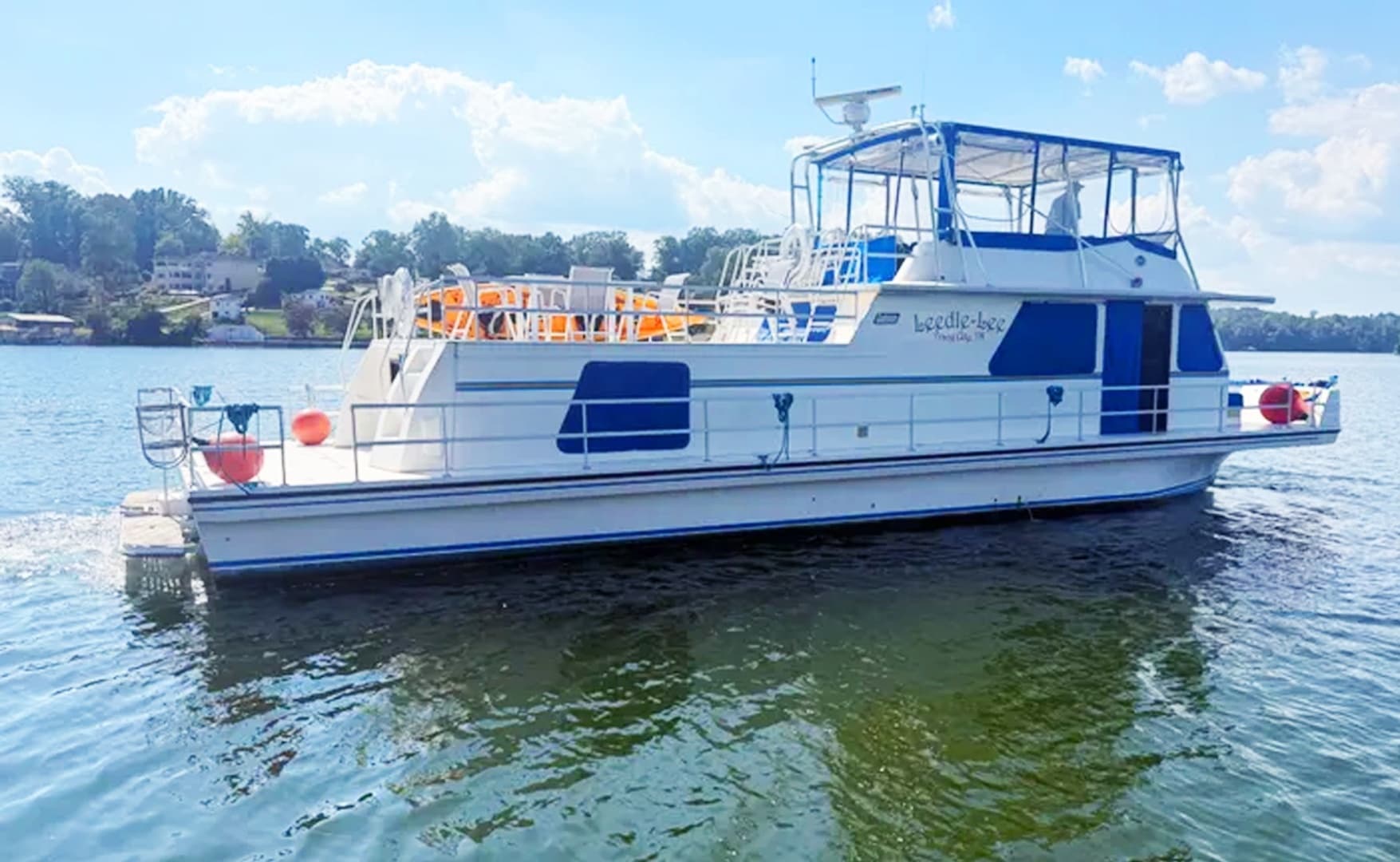 Leedle-Lee — 2006 · 58' · 2 Cabins · Pre-Owned