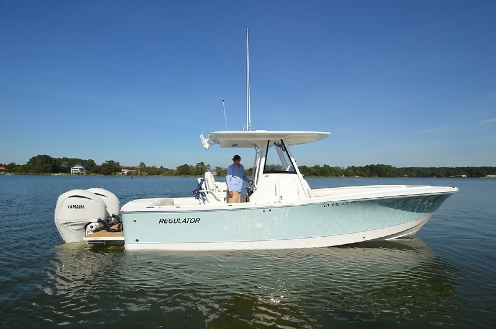 2023 Regulator 28 Forward Seating — 2023 · 32' · Pre-Owned