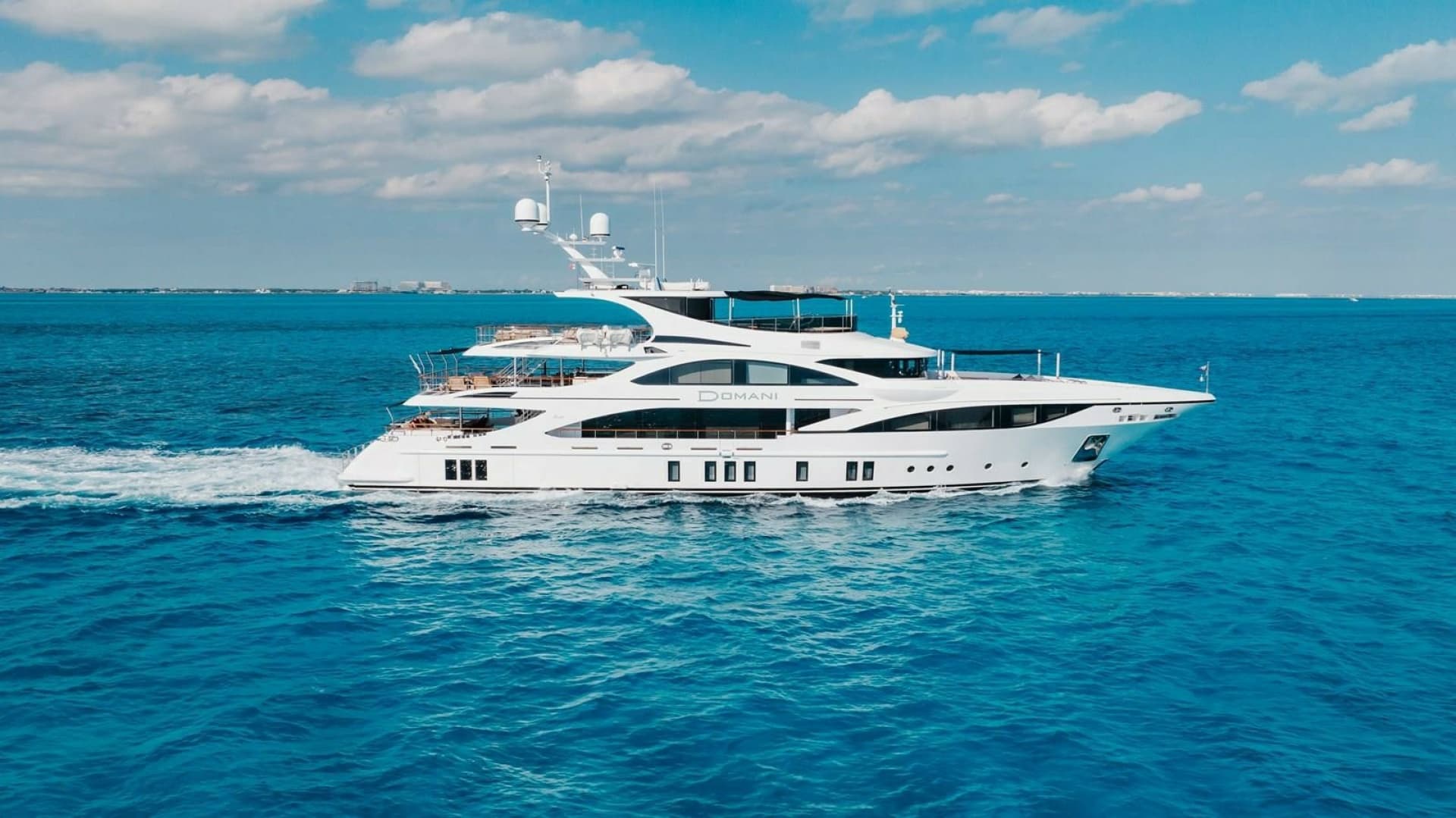 DOMANI — 2016 · 147' · 6 Cabins · Pre-Owned