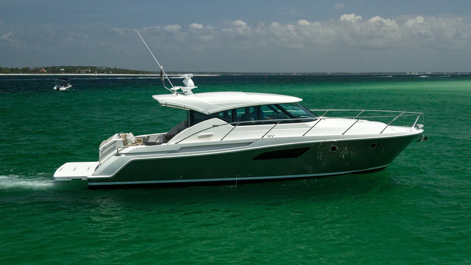 Silver Lining — 2015 · 44' · 2 Cabins · Pre-Owned