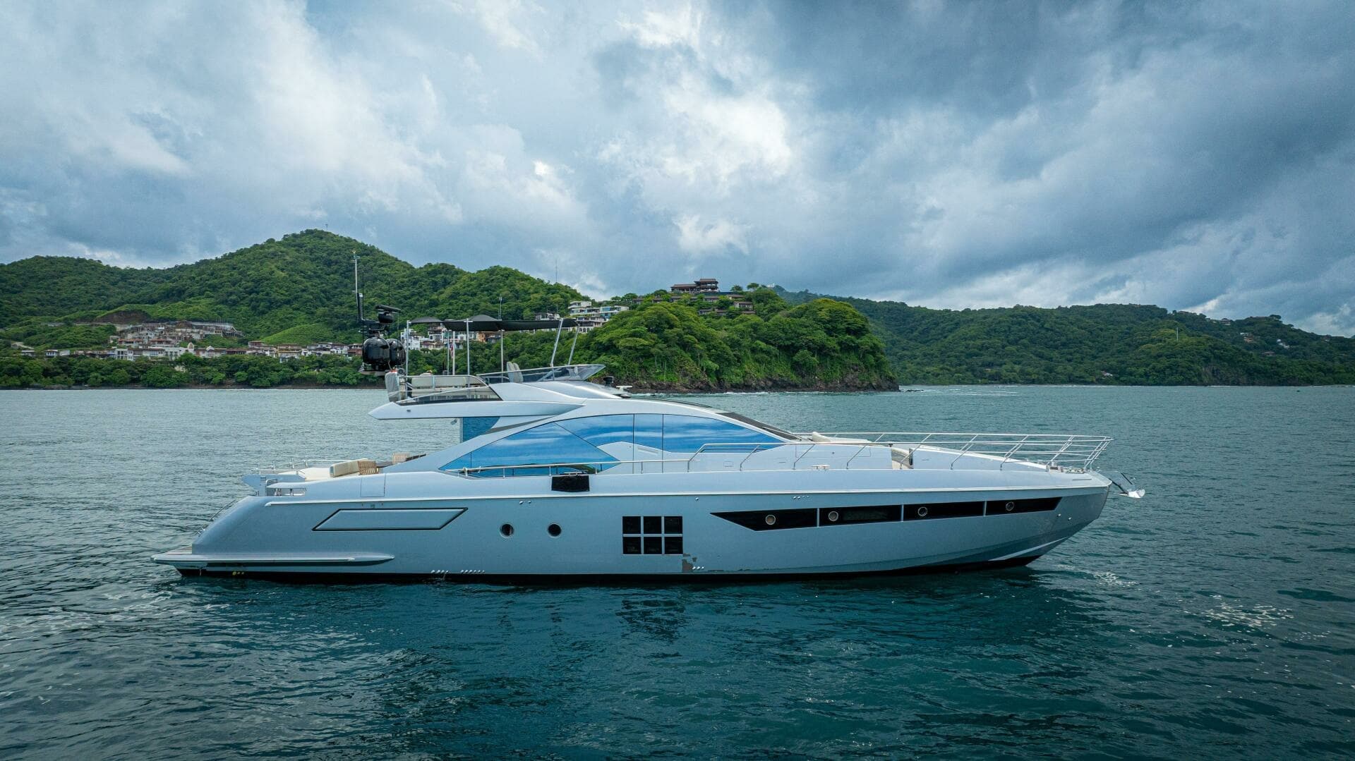 Carpe Diem — 2017 · 77' · 4 Cabins · Pre-Owned
