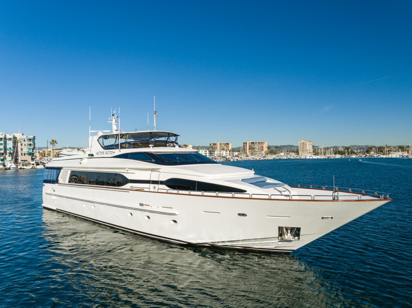 Active Octo — 2002 · 104' · 4 Cabins · Pre-Owned
