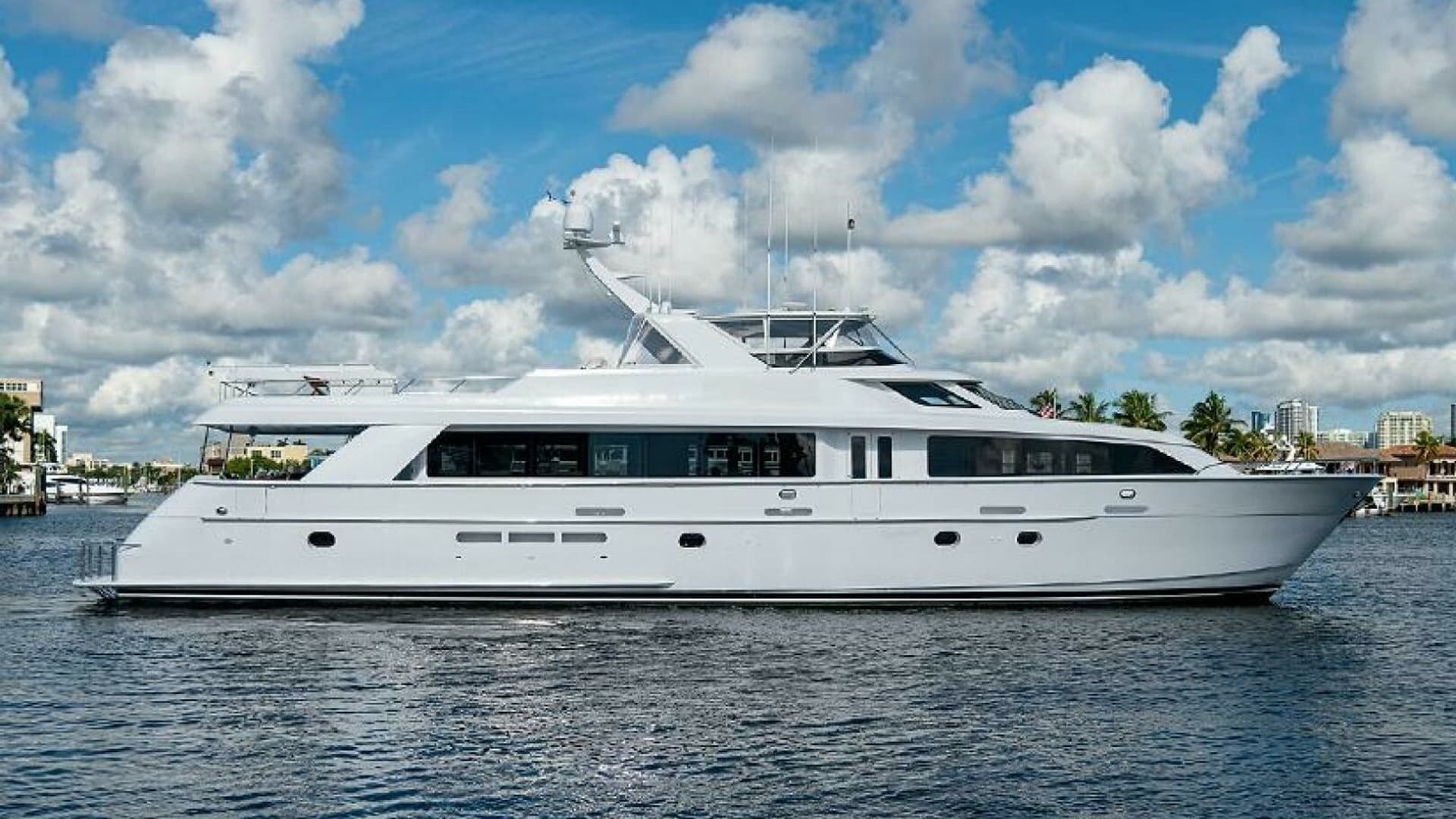 Magnum Ride — 2003 · 100' · 4 Cabins · Pre-Owned