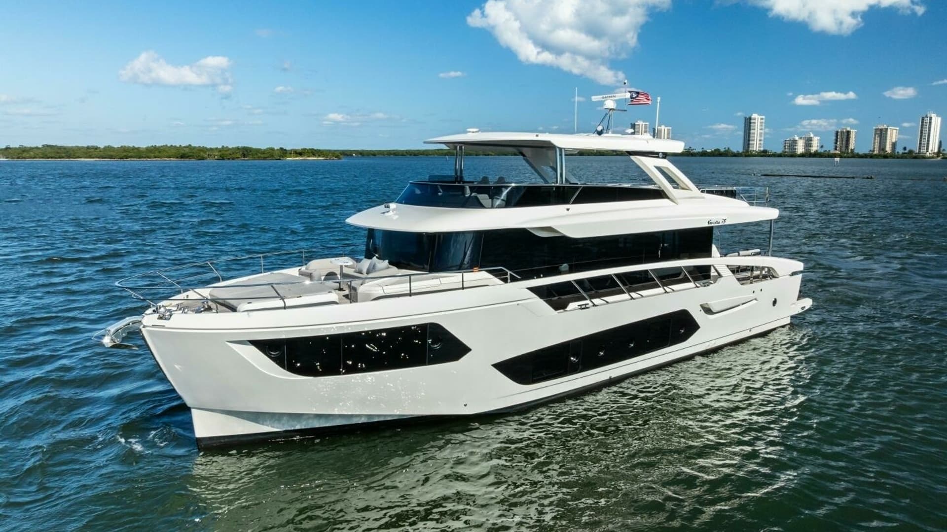 Fantasy Girl — 2025 · 74' · 4 Cabins · Pre-Owned