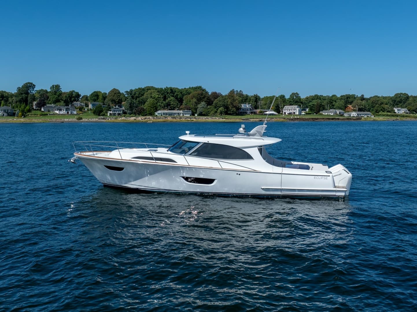 Matterhorn White — 2025 · 50' · 2 Cabins · New