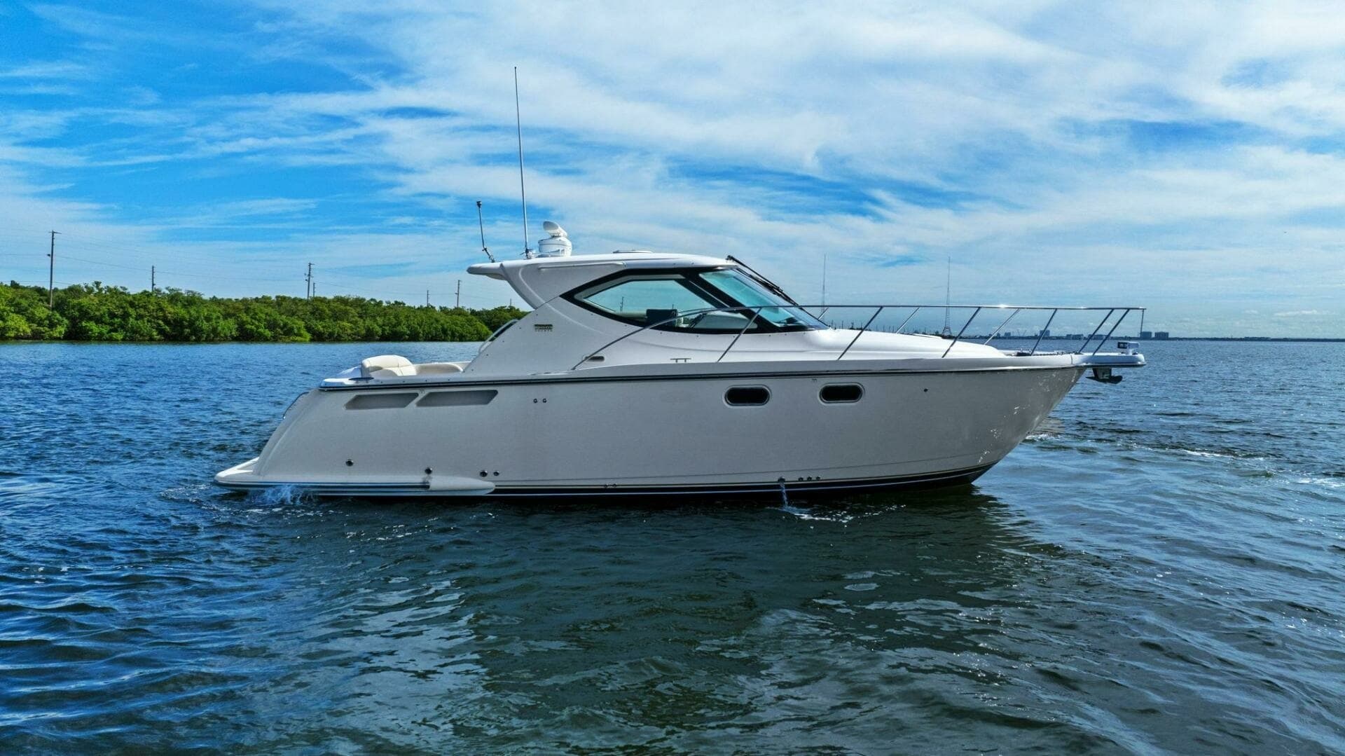 Fridge Benefit — 2008 · 37' · 1 Cabin · Pre-Owned