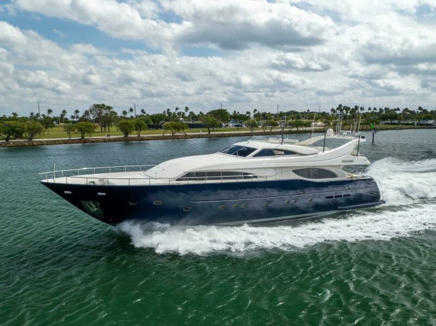 DREAMCHASER — 2001 · 94' · 4 Cabins · Pre-Owned
