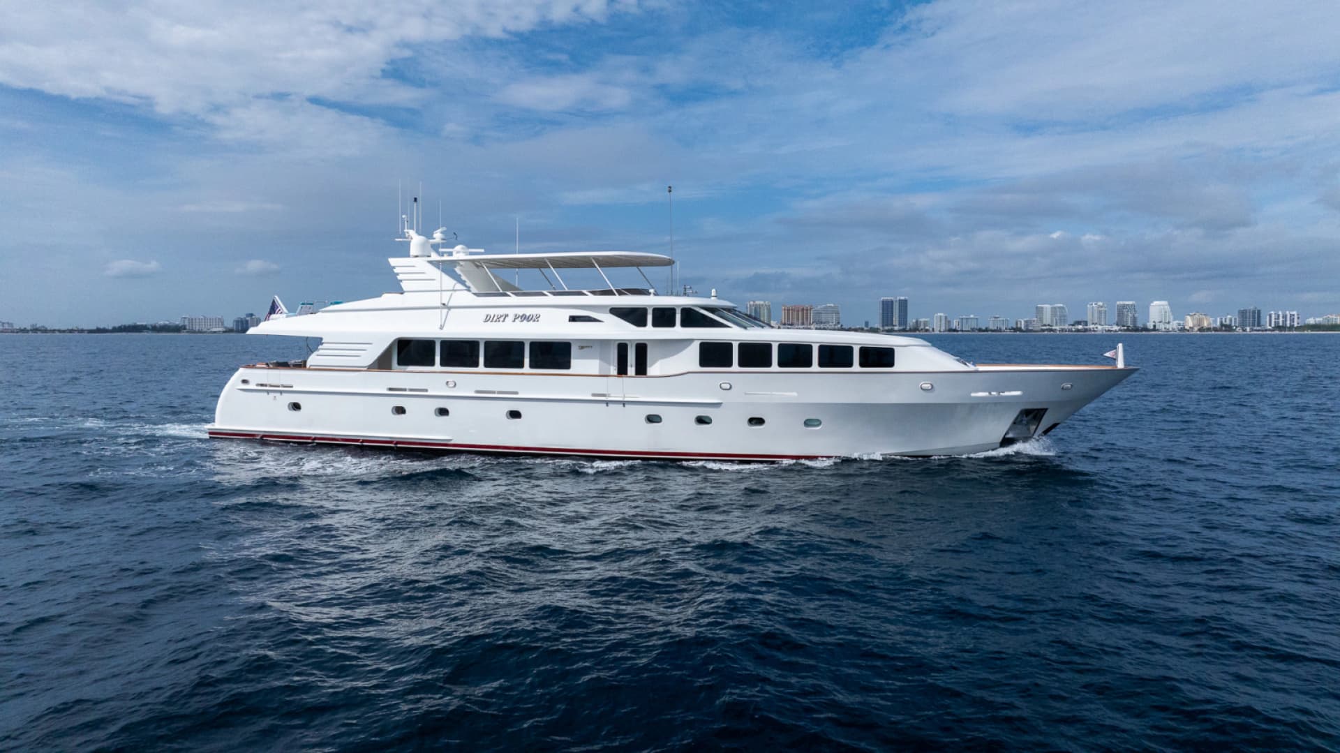 DIRT POOR — 1999 · 118' · 4 Cabins · Pre-Owned