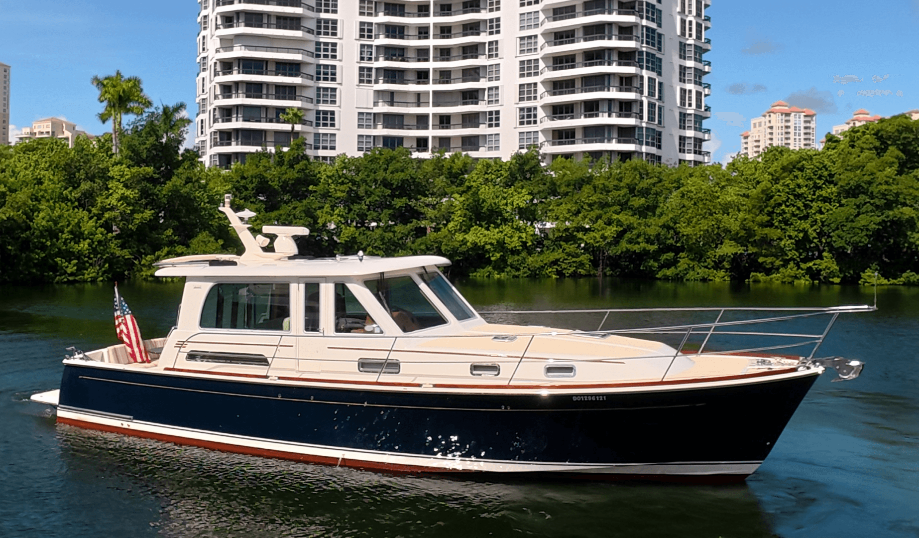MARINETTE — 2019 · 42' · 2 Cabins · Pre-Owned