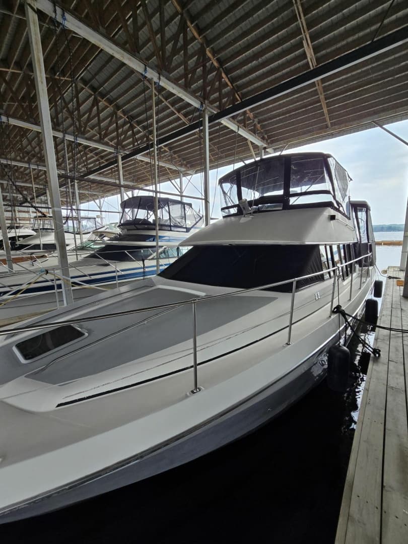 1990 Bayliner 4387 Motoryacht — 1990 · 43' · Pre-Owned