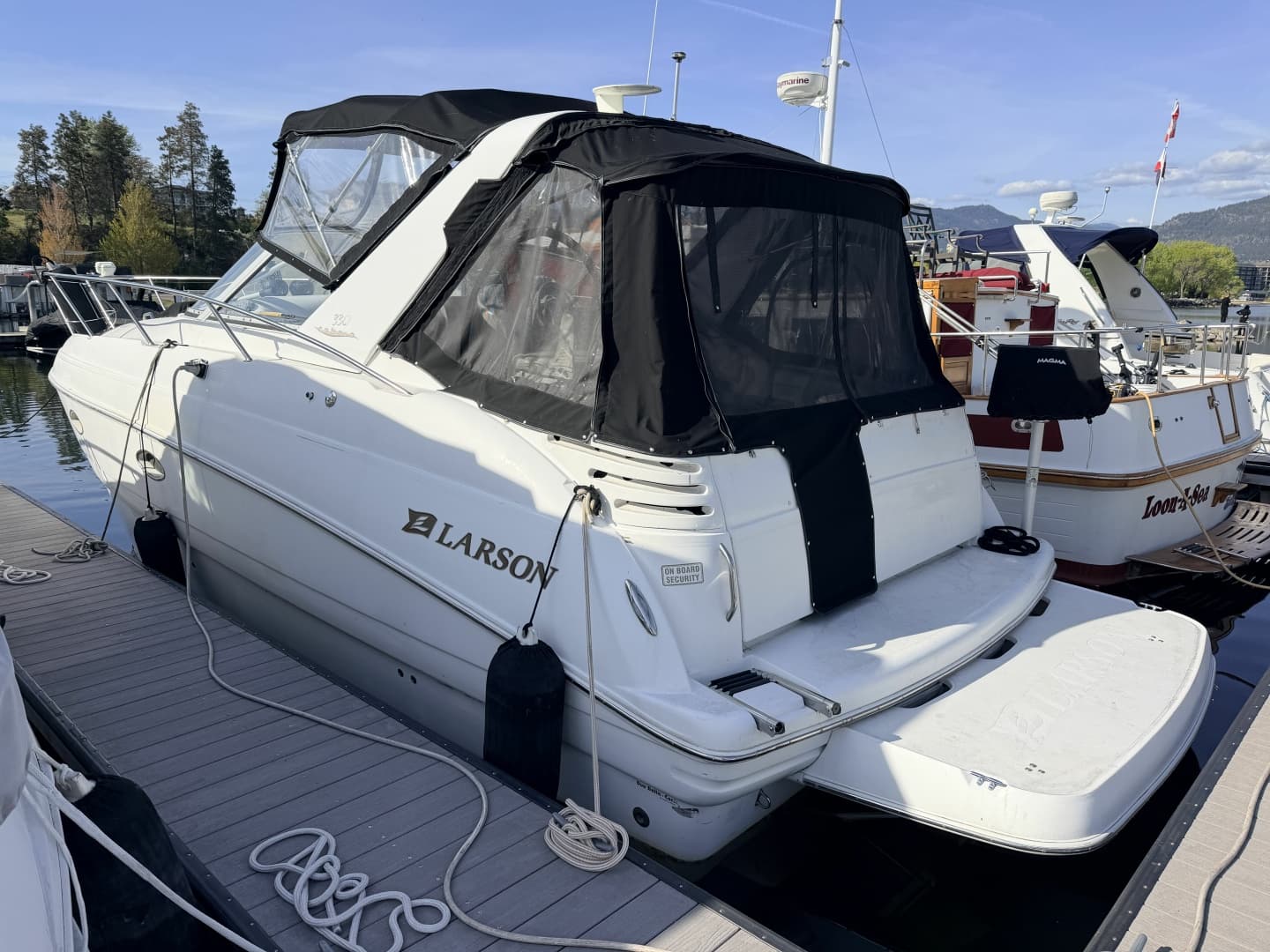 2000 Larson Cabrio 330 — 2000 · 35' · Pre-Owned