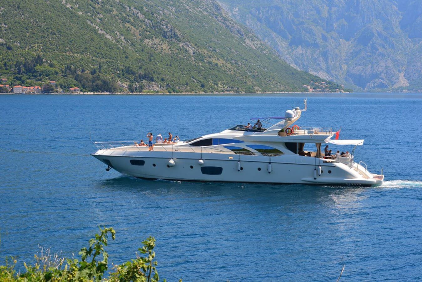 JULIA S — 2008 · 100.89' · 4 Cabins · Pre-Owned