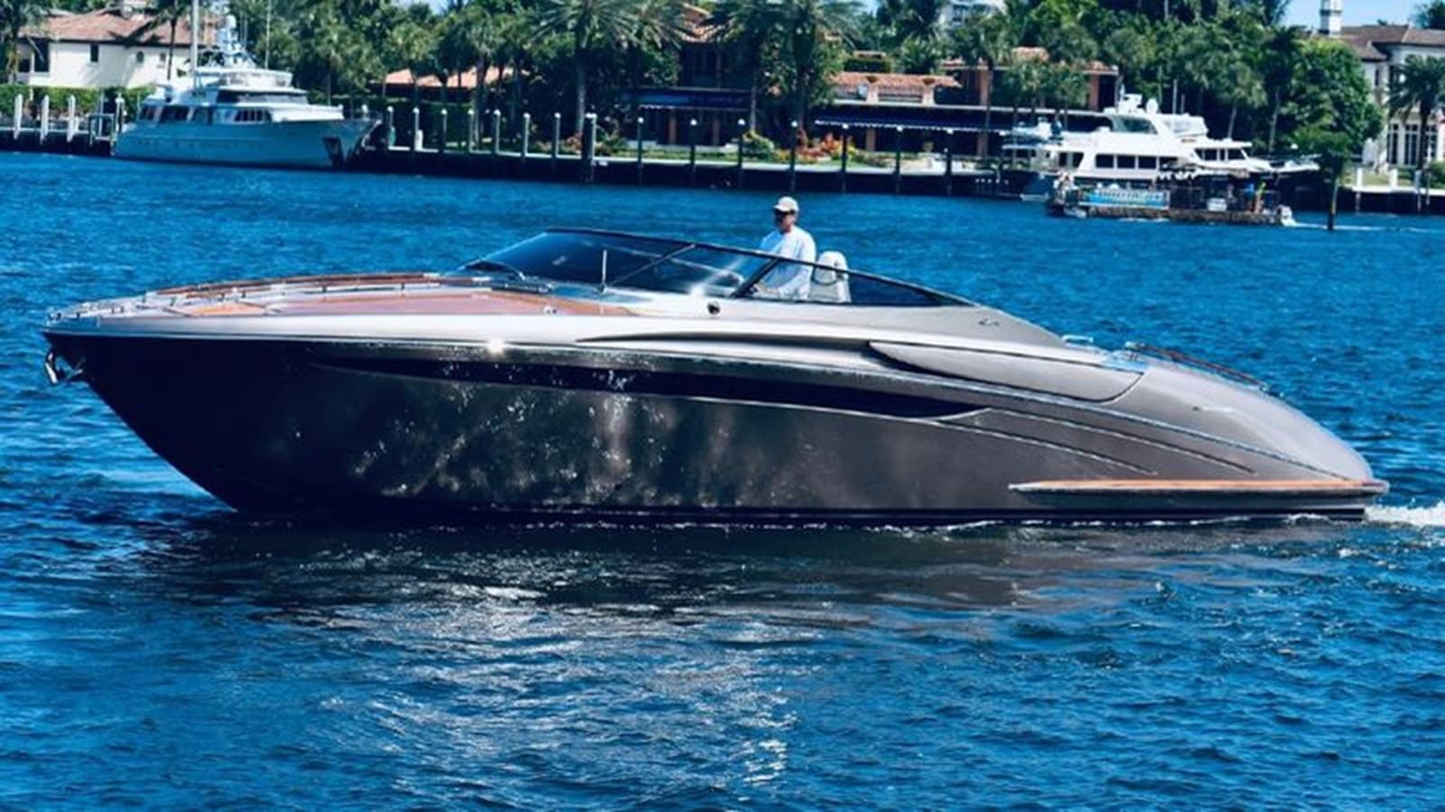 - — 2006 · 44' · Pre-Owned