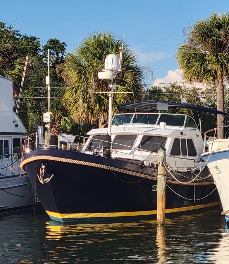 DOG'S LIFE — 2002 · 46.98' · 2 Cabins · Pre-Owned