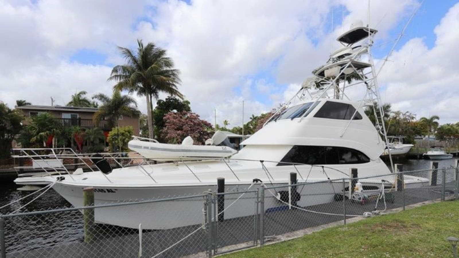 - — 2004 · 57.97' · 2 Cabins · Pre-Owned