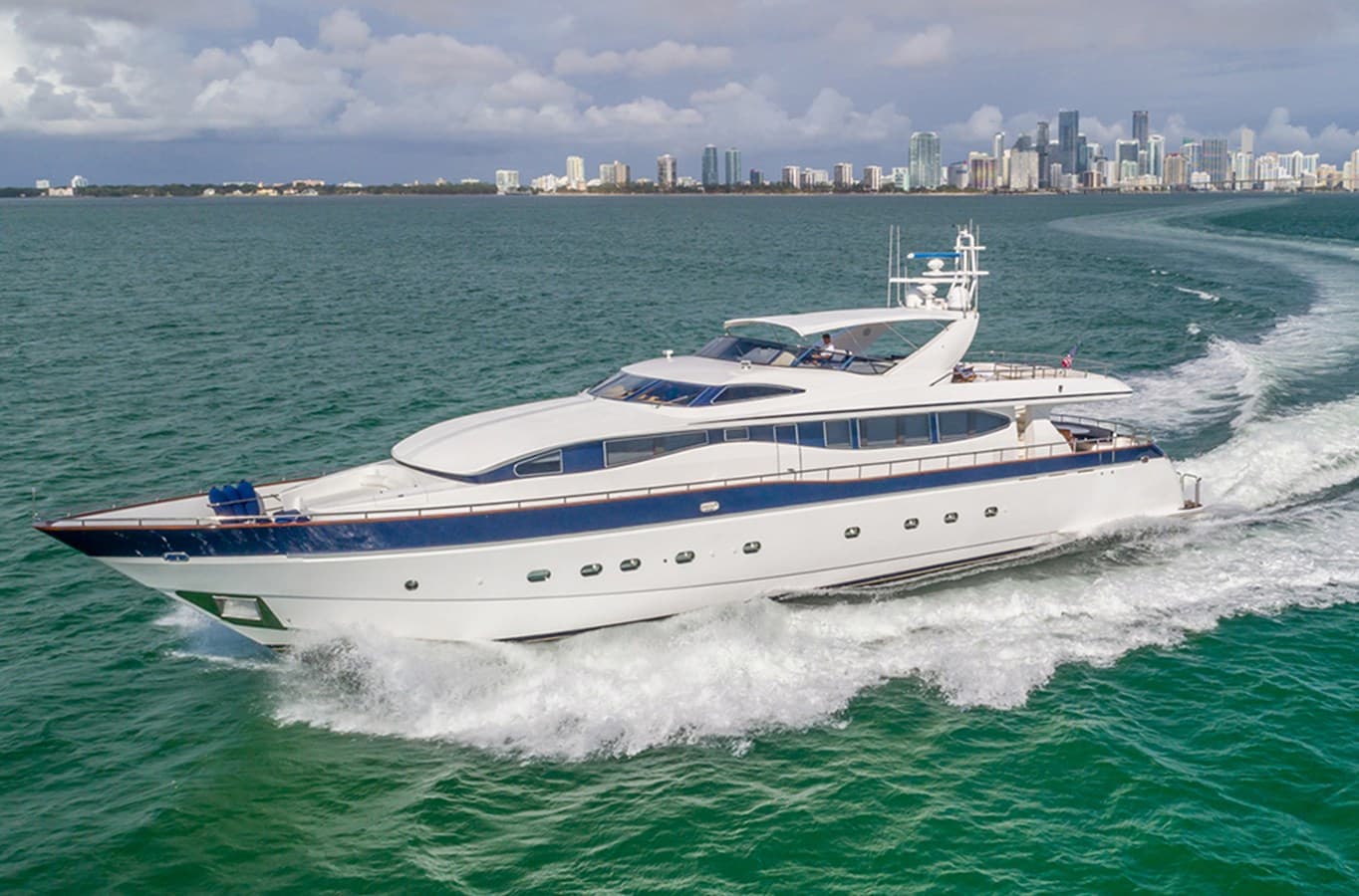VSC10503J102 — 2002 · 107.97' · 4 Cabins · Pre-Owned